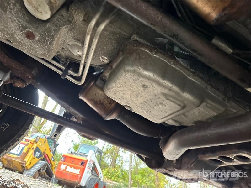 Chevrolet Silverado 2500HD 4x4 Crew Cab Pickup その他