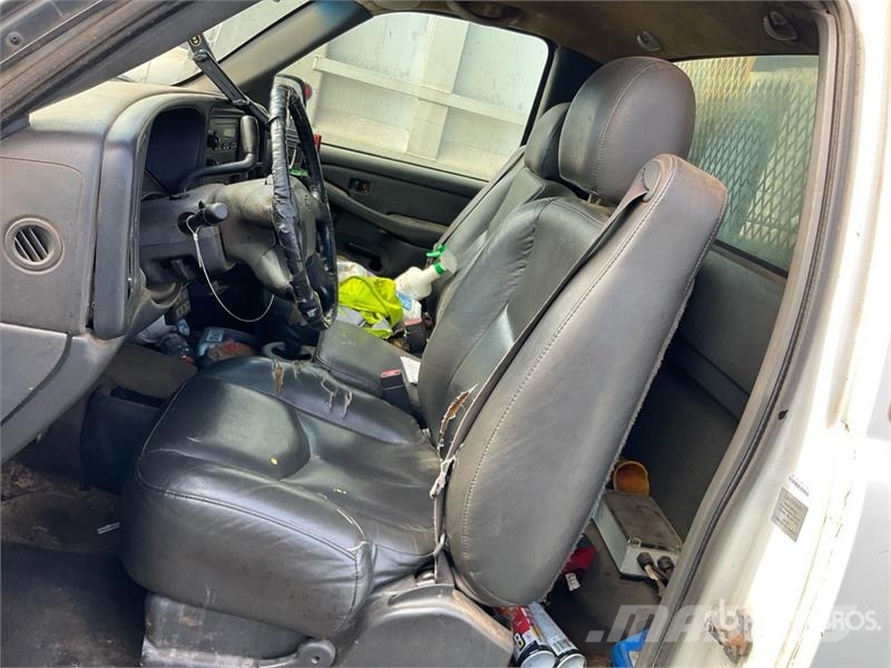 Chevrolet Silverado 2500HD 4x4 Pickup (Inoperable) Andre varebiler