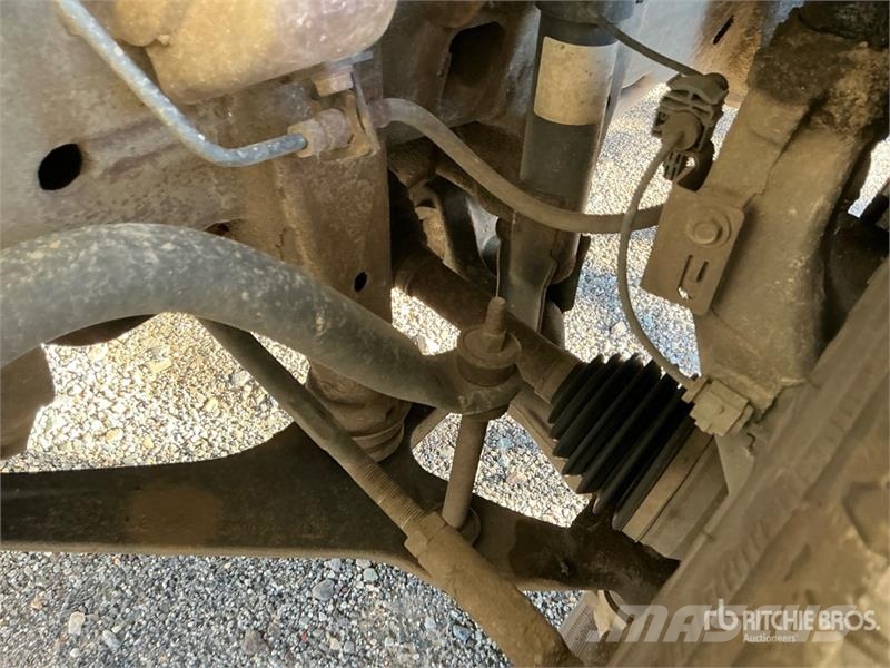 Chevrolet Silverado 2500HD 4x4 Crew Cab Pickup Diger