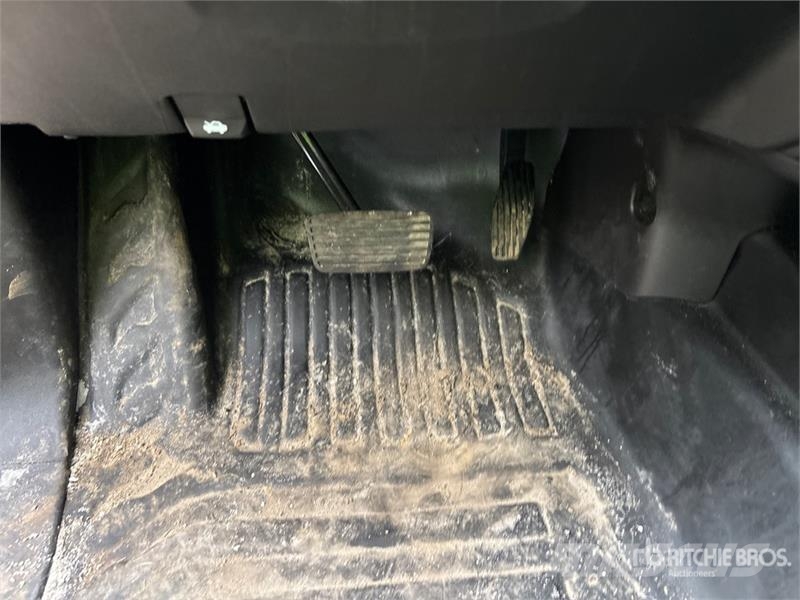 Chevrolet Silverado 2500HD 4x4 Crew Cab Pickup その他