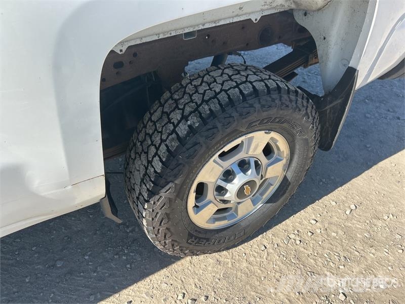 Chevrolet Silverado 2500 HD 4x4 Crew Cab Pickup Inne