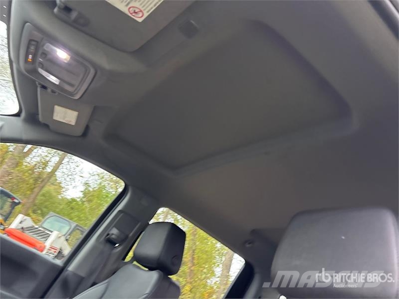 Chevrolet Silverado 2500HD 4x4 Crew Cab Pickup その他