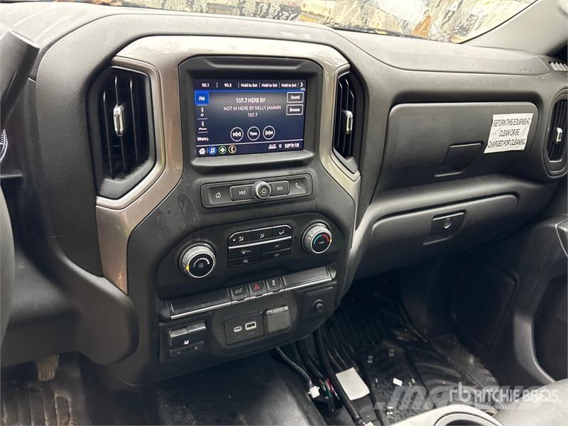Chevrolet Silverado 2500HD 4x4 Crew Cab Pickup その他