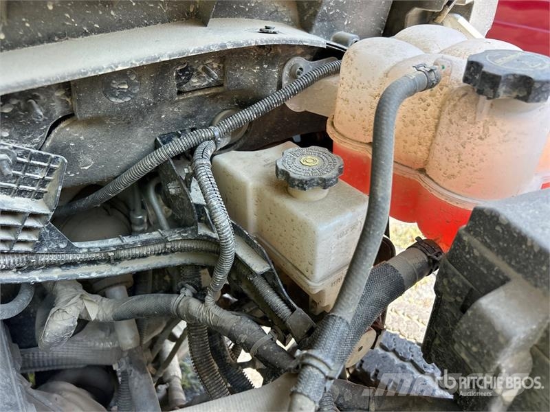 Chevrolet Silverado 2500 HD 4x4 Crew Cab Pickup (Inoperable) Inne