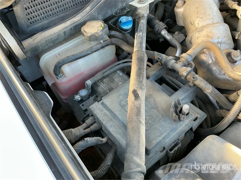 Chevrolet Silverado 2500HD 4x4 Crew Cab Pickup Diger