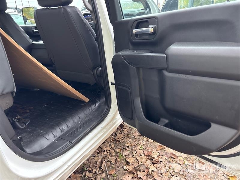 Chevrolet Silverado 2500HD 4x4 Crew Cab Pickup Övriga bilar