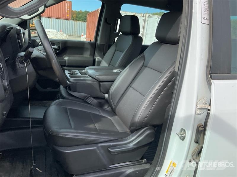 Chevrolet Silverado 2500 4x4 Crew Cab Pickup 其他