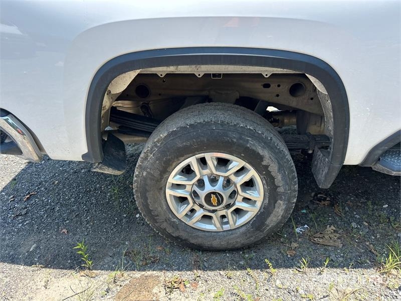 Chevrolet Silverado 2500 HD 4x4 Crew Cab Pickup (Inoperable) Inne