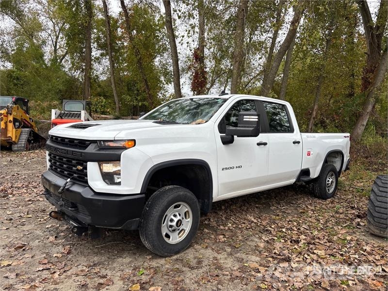 Chevrolet Silverado 2500HD 4x4 Crew Cab Pickup Övriga bilar