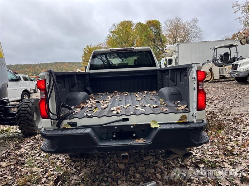 Chevrolet Silverado 2500HD 4x4 Crew Cab Pickup Övriga bilar