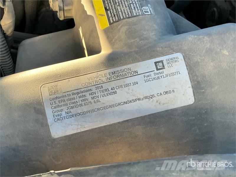 Chevrolet Silverado 2500HD 4x4 Crew Cab Pickup Diger