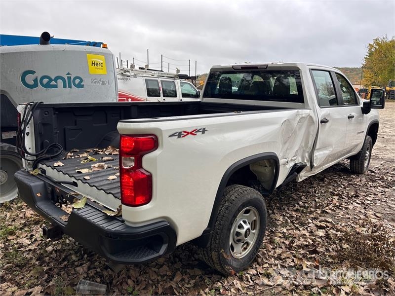 Chevrolet Silverado 2500HD 4x4 Crew Cab Pickup Övriga bilar