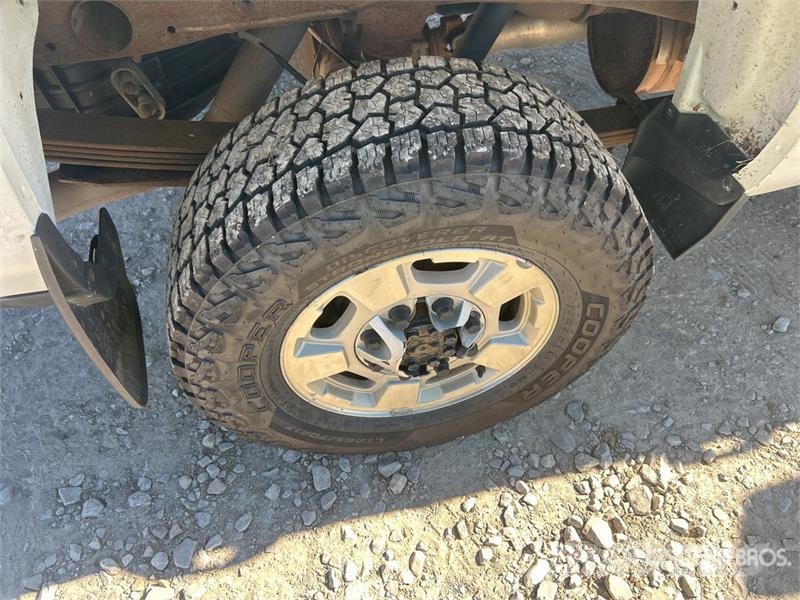 Chevrolet Silverado 2500 HD 4x4 Crew Cab Pickup Inne