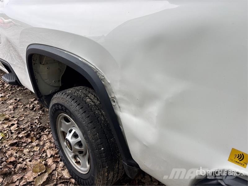 Chevrolet Silverado 2500HD 4x4 Crew Cab Pickup Övriga bilar