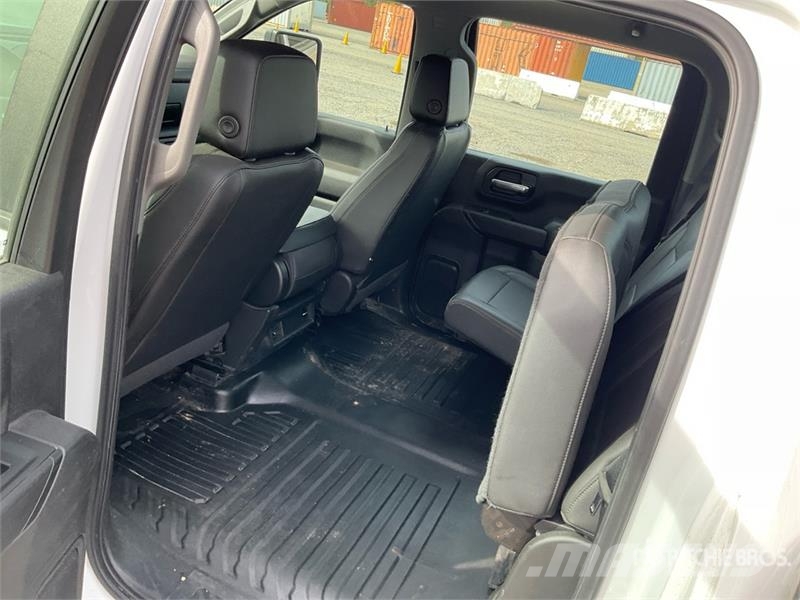 Chevrolet Silverado 2500 4x4 Crew Cab Pickup 其他