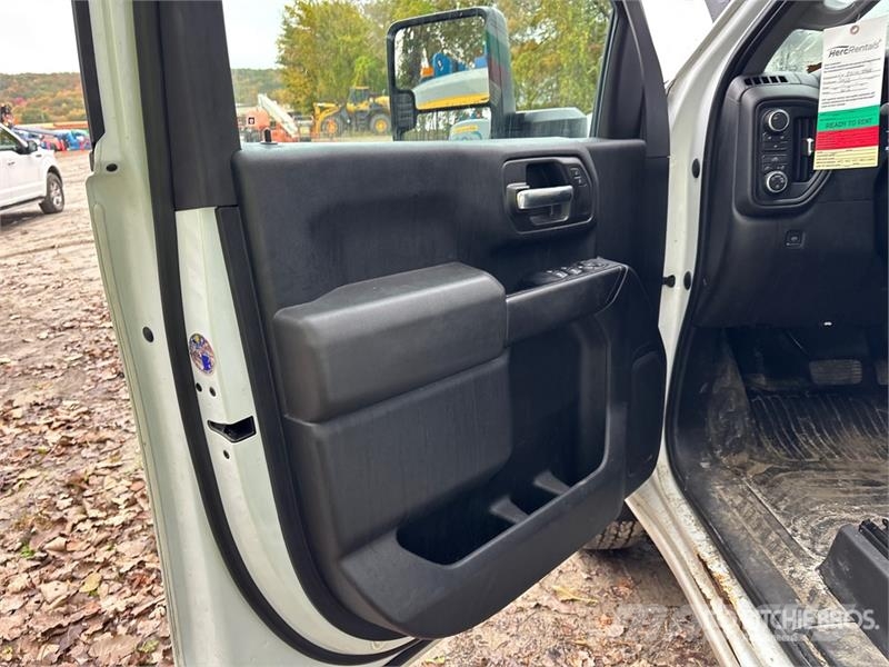 Chevrolet Silverado 2500HD 4x4 Crew Cab Pickup その他