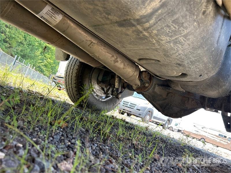Chevrolet Silverado 2500 HD 4x4 Crew Cab Pickup (Inoperable) Inne