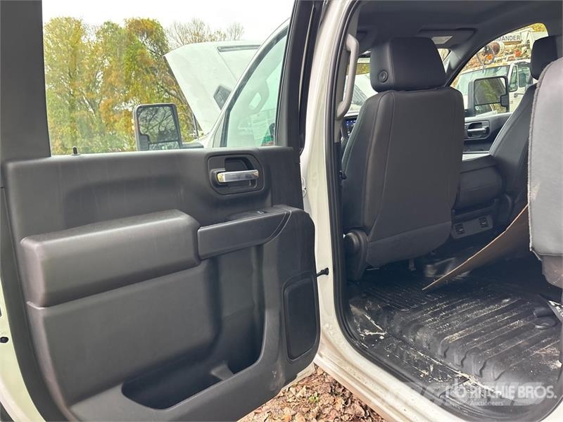 Chevrolet Silverado 2500HD 4x4 Crew Cab Pickup その他