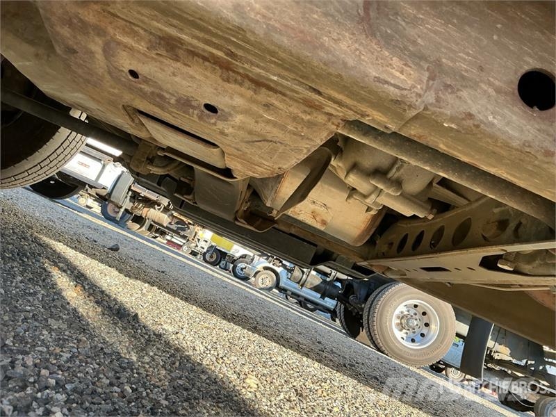 Chevrolet Silverado 2500HD 4x4 Crew Cab Pickup Diger