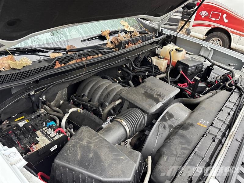 Chevrolet Silverado 2500HD 4x4 Crew Cab Pickup その他