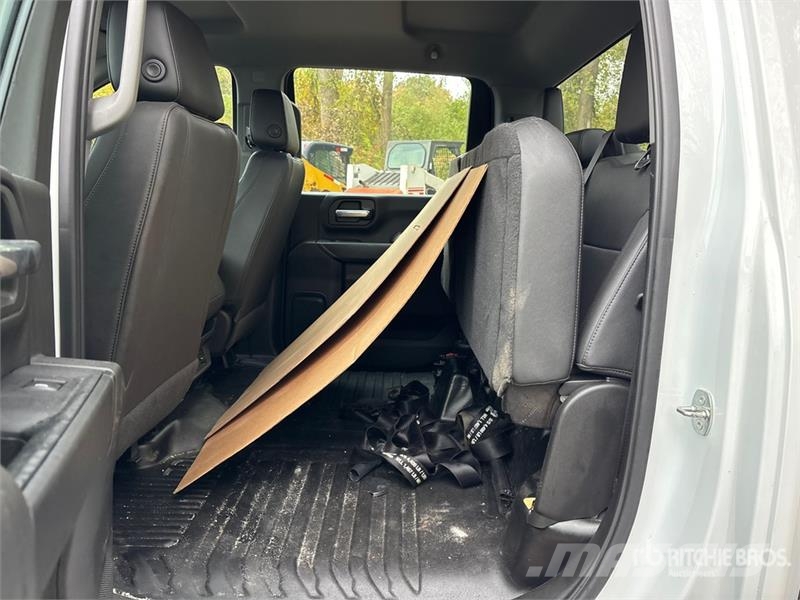 Chevrolet Silverado 2500HD 4x4 Crew Cab Pickup Övriga bilar