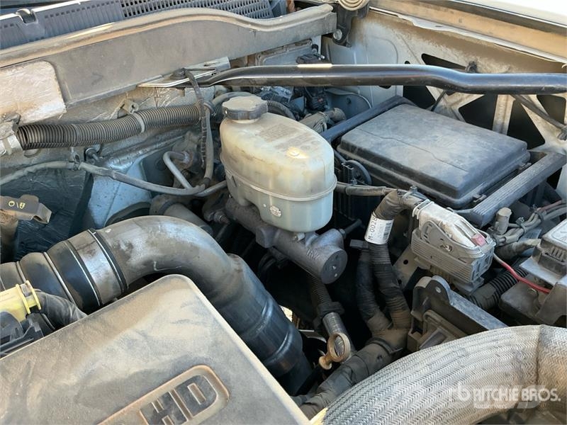 Chevrolet Silverado 2500HD 4x4 Crew Cab Pickup Diger