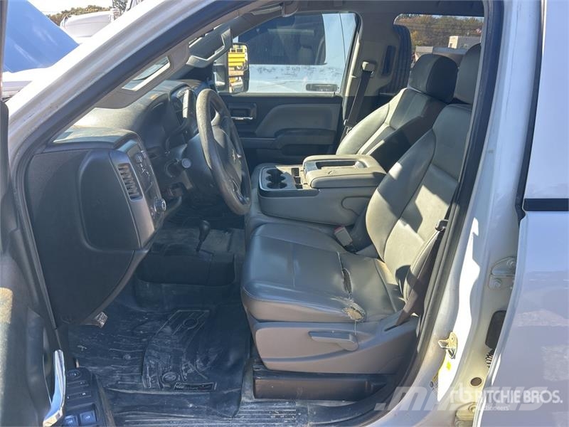 Chevrolet Silverado 2500 HD 4x4 Crew Cab Pickup Inne