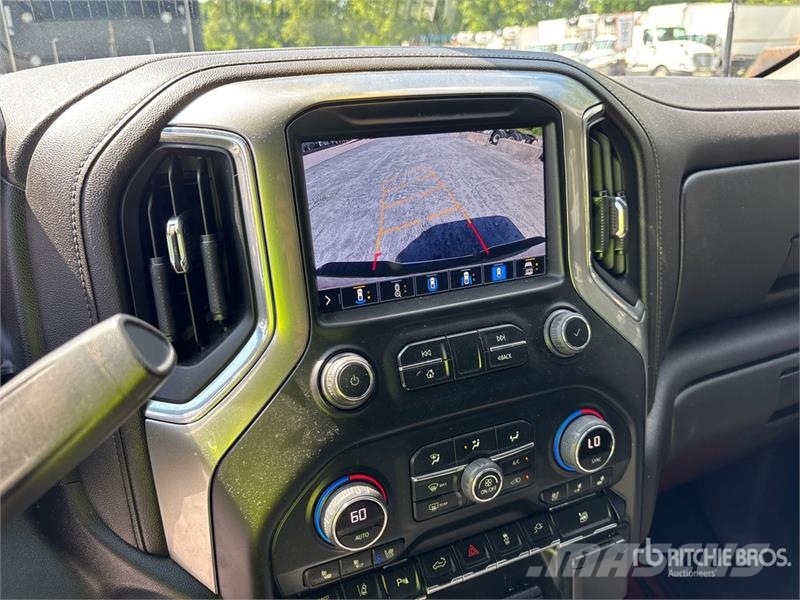 Chevrolet Silverado 3500HD LTZ 4x4 Crew Cab Pickup Övriga bilar