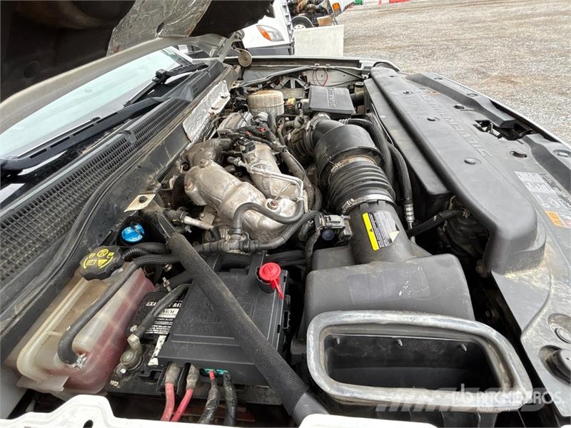 Chevrolet Silverado 3500HD شاحنات مسطحة/مفصلية الجوانب
