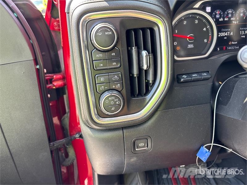 Chevrolet Silverado 3500HD LTZ 4x4 Crew Cab Pickup Övriga bilar