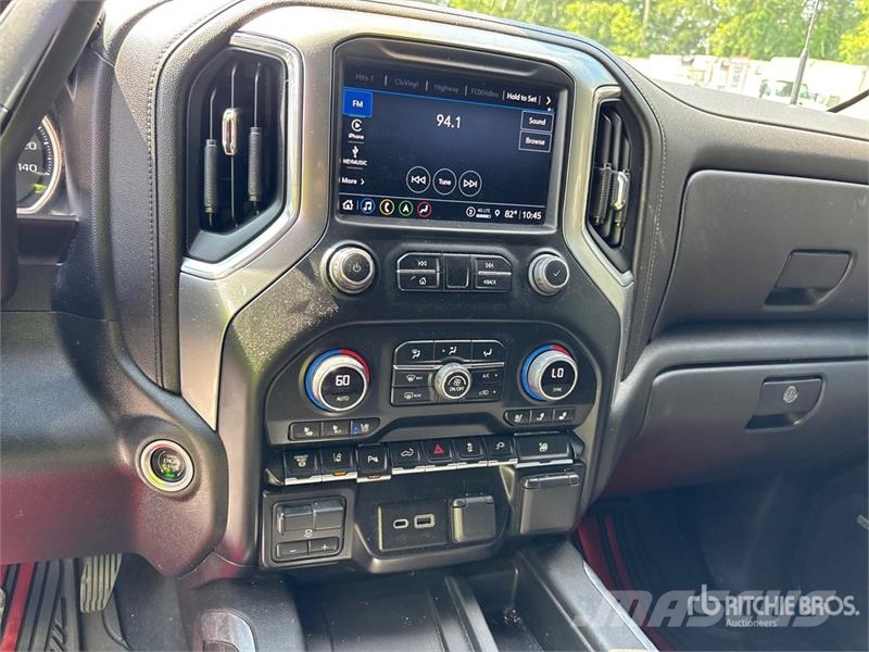 Chevrolet Silverado 3500HD LTZ 4x4 Crew Cab Pickup Övriga bilar