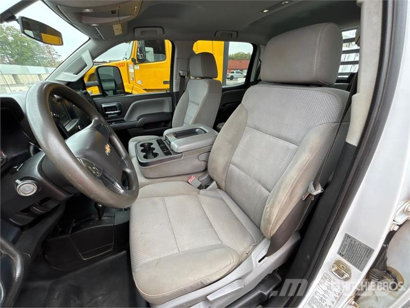 Chevrolet Silverado 3500HD شاحنات مسطحة/مفصلية الجوانب