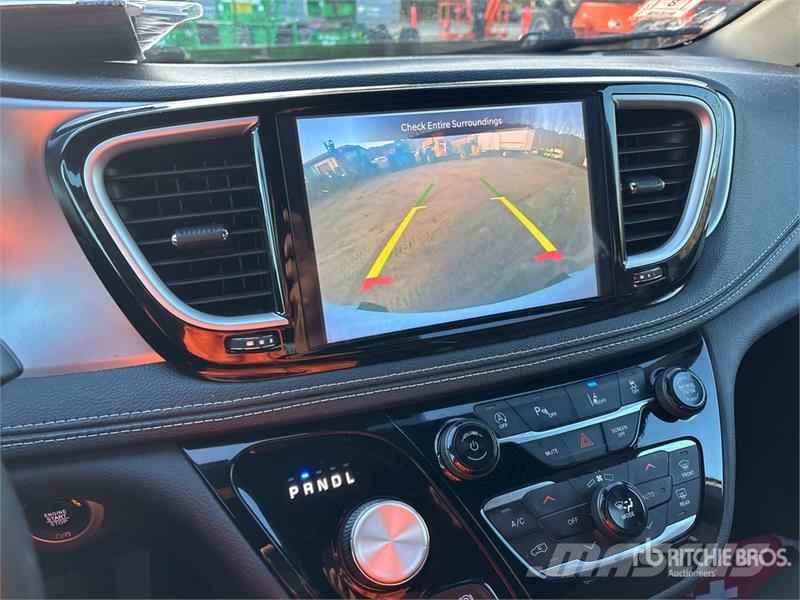 Chrysler Pacifica Handicapped Ramp Van Minivan Легковые автомобили