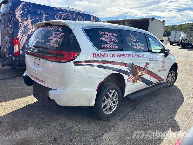 Chrysler Pacifica Handicapped Ramp Van Minivan PKWs