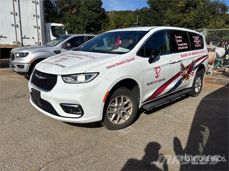 Chrysler Pacifica Handicapped Ramp Van Minivan PKWs