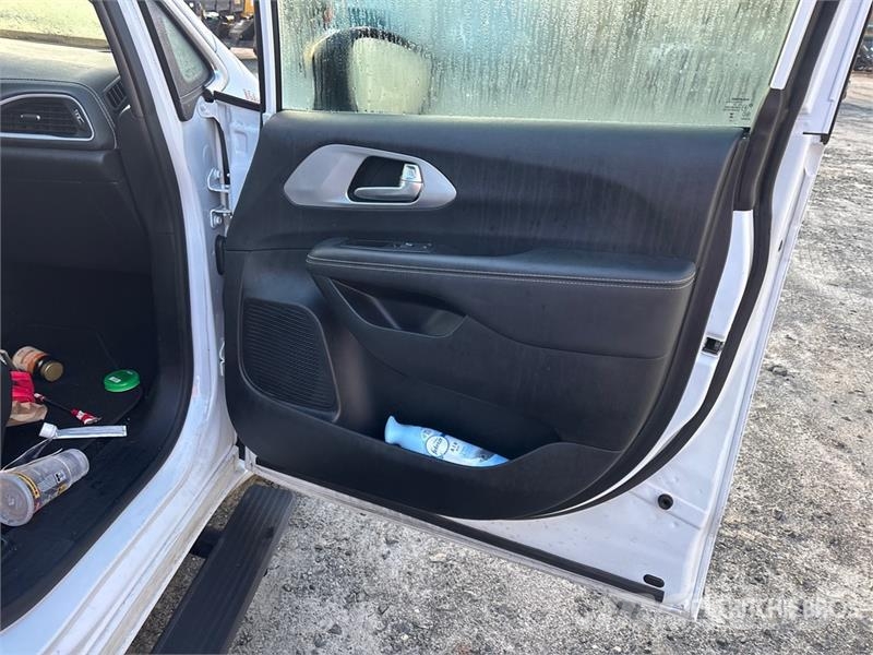 Chrysler Pacifica Handicapped Ramp Van Minivan Легковые автомобили