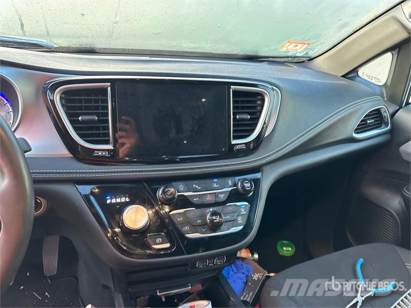 Chrysler Pacifica Handicapped Ramp Van Minivan Легковые автомобили