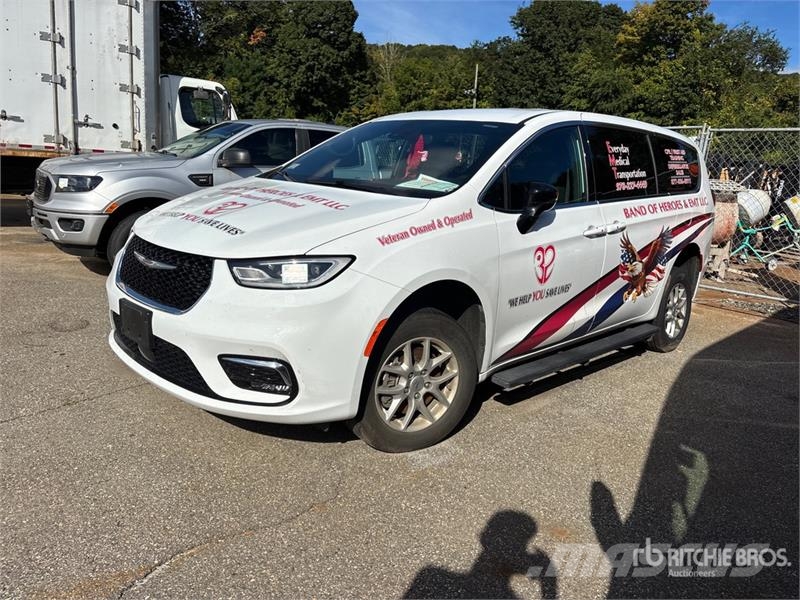 Chrysler Pacifica Handicapped Ramp Van Minivan PKWs