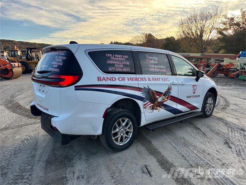 Chrysler Pacifica Handicapped Ramp Van Minivan Легковые автомобили