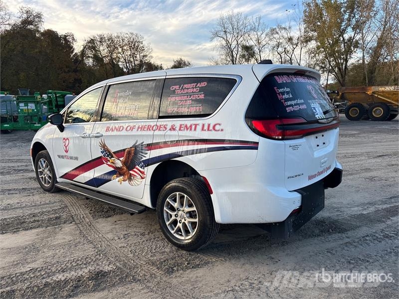 Chrysler Pacifica Handicapped Ramp Van Minivan Легковые автомобили