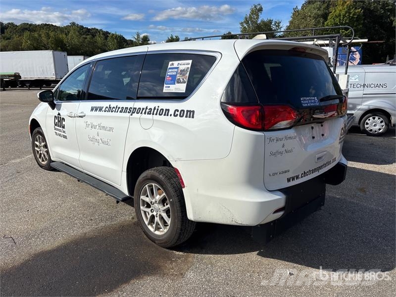 Chrysler Voyager Handicapped Ramp Van Minivan PKWs