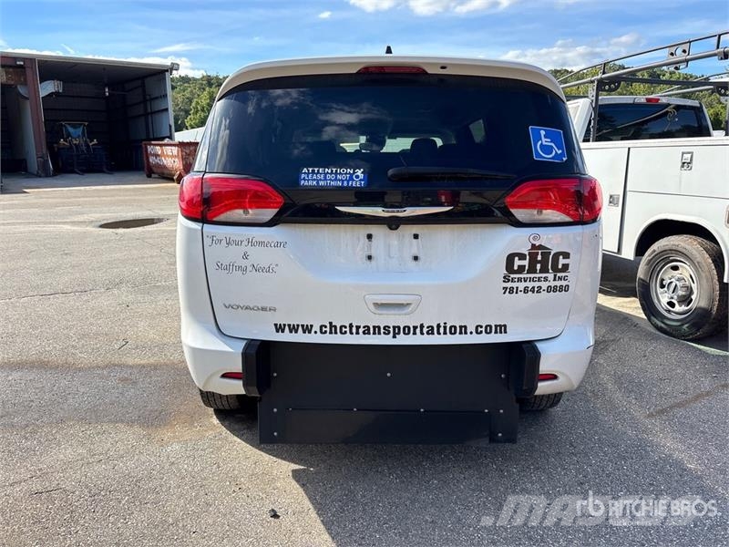 Chrysler Voyager Handicapped Ramp Van Minivan PKWs