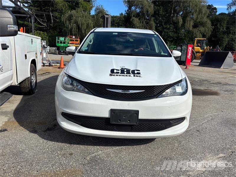 Chrysler Voyager Handicapped Ramp Van Minivan PKWs