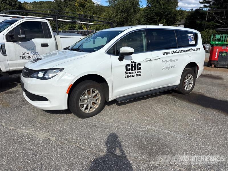 Chrysler Voyager Handicapped Ramp Van Minivan PKWs