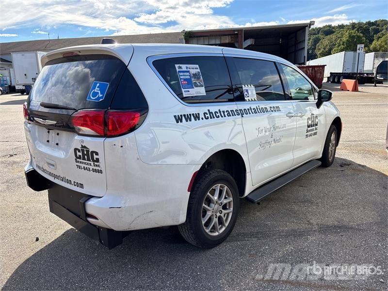 Chrysler Voyager Handicapped Ramp Van Minivan PKWs