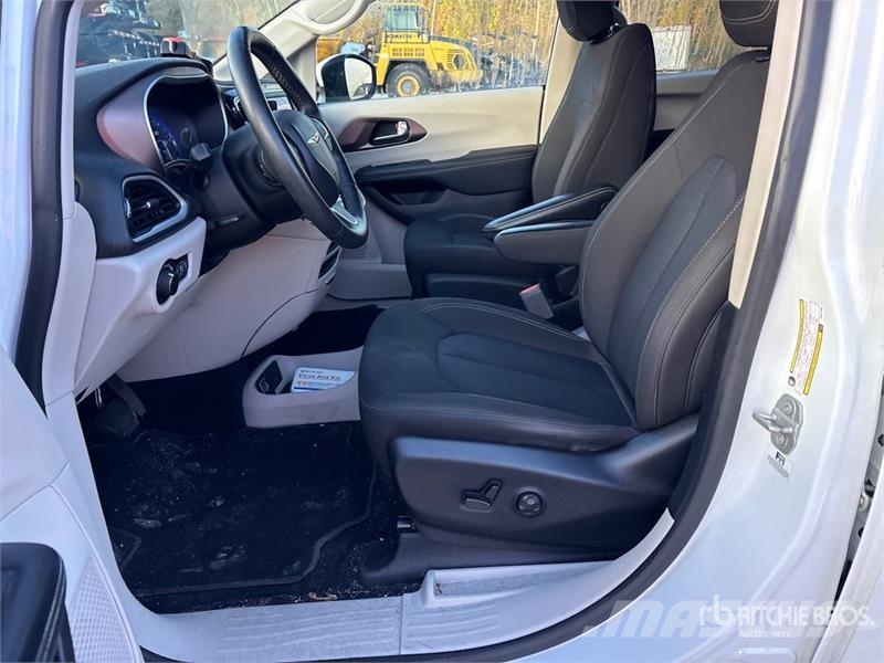 Chrysler Voyager Minivan Henkilöautot