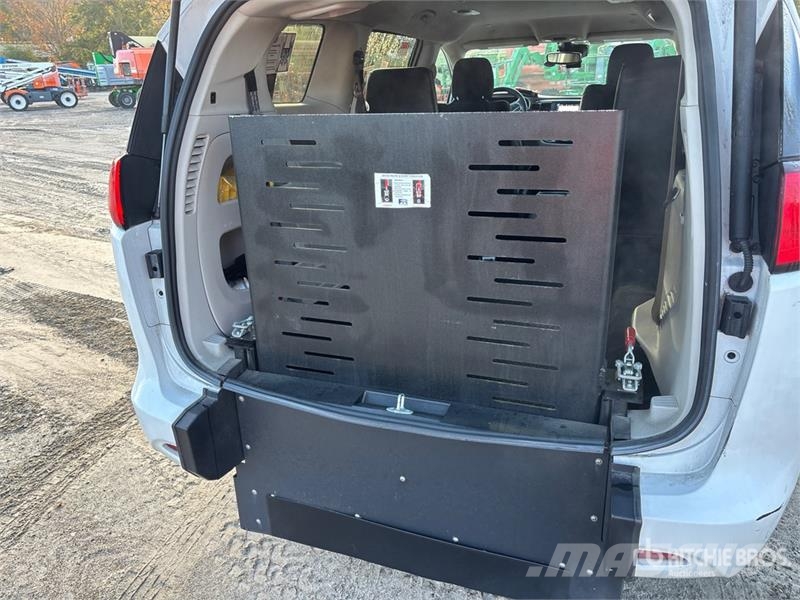 Chrysler Voyager Minivan Henkilöautot