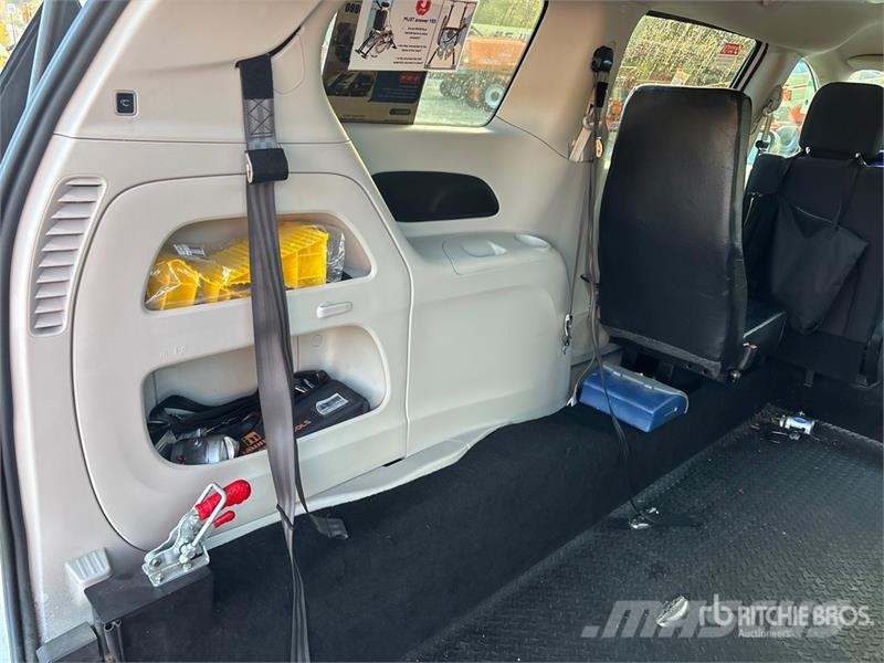 Chrysler Voyager Minivan Henkilöautot