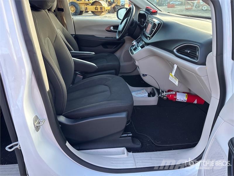 Chrysler Voyager Minivan Henkilöautot