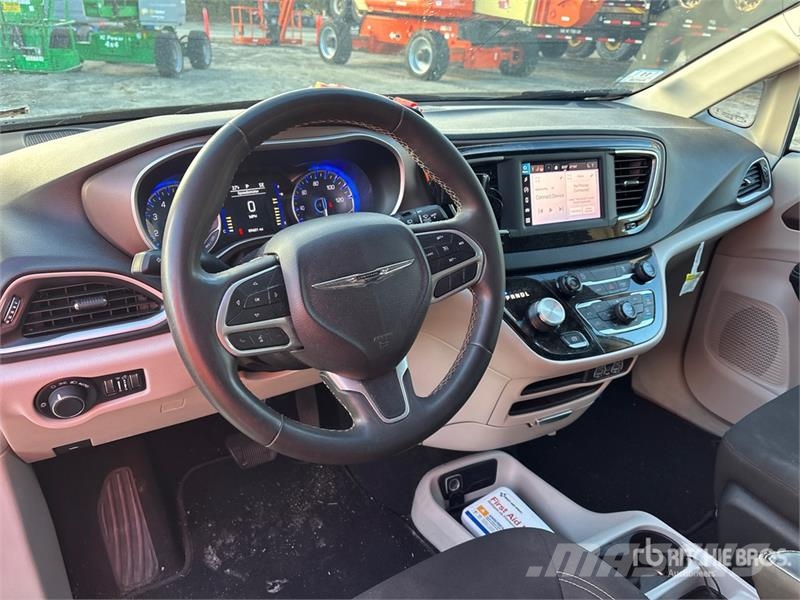 Chrysler Voyager Minivan Henkilöautot